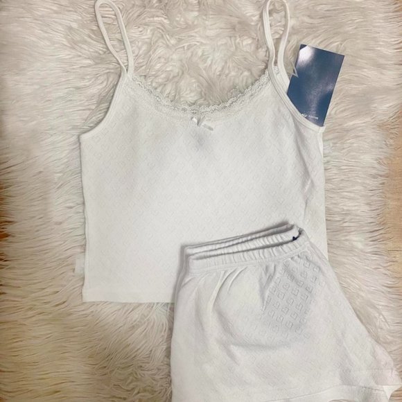 Brandy Melville White Heart Eyelet Set - Picture 2 of 2
